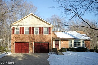4605 Tapestry Dr, Fairfax, VA 22032
