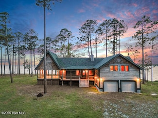 885 Waterview Dr, Grantsboro, NC 28529