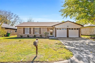 5712 Twin Oaks Dr, Haltom City, TX 76148