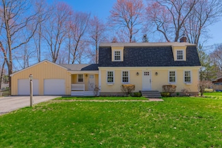 64 Brentwood Rd, Cape Elizabeth, ME 04107