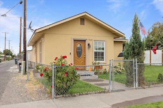 910 N 5th Ave, Pasco, WA 99301