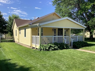 208 E 4th St, Paxton, NE 69155
