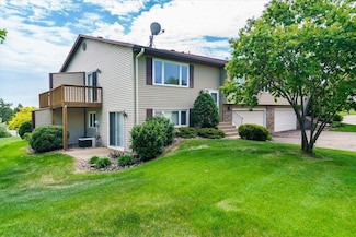 10382 Juniper Ln, Eden Prairie, MN 55347