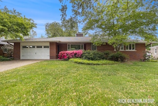 28 W 34th St, Holland, MI 49423