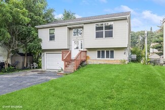 411 Glenwood Ave, McHenry, IL 60051