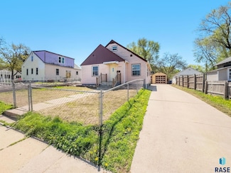 1705 W 10th St, Sioux Falls, SD 57104