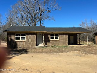 17261 Old Lumberton Rd, Laurinburg, NC 28352