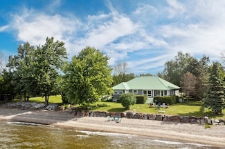 16 Mott S, Alburgh, VT 05440