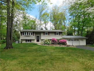 2482 Cherrywood Ln, Bath, PA 18014