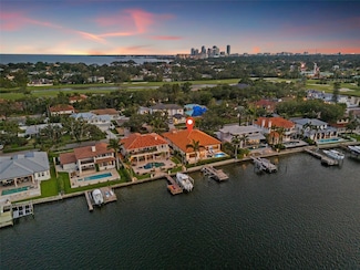301 Bayview Dr NE, Saint Petersburg, FL 33704