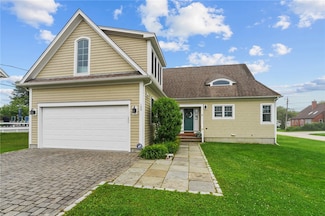 100 Chestnut Ave, Narragansett, RI 02882