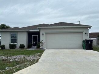 612 SW Kenyoun St, Port Saint Lucie, FL 34983