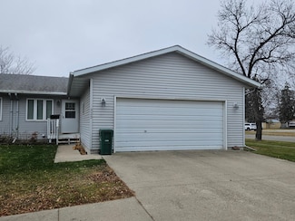 323 3rd Ave S, Wahpeton, ND 58075