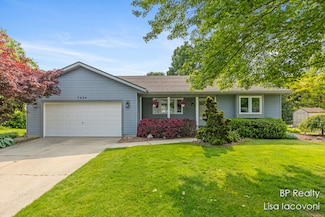 7438 Pheasant Run Dr, Hudsonville, MI 49426