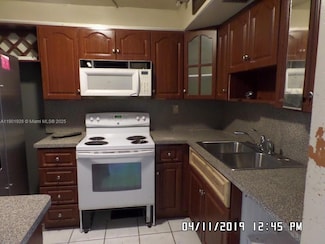 3610 NW 21st St Unit 101, Lauderdale Lakes, FL 33311