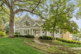 685 Foster Dr, Des Moines, IA 50312
