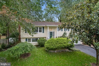 3026 Battersea Ln, Alexandria, VA 22309