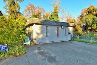 524 NW C St, Grants Pass, OR 97526