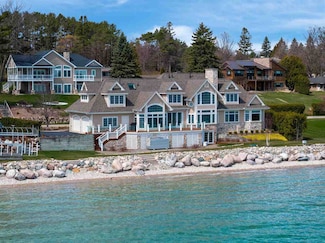 112 C&o Club Dr, Charlevoix, MI 49720
