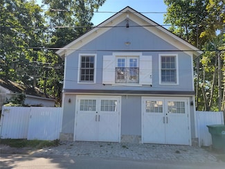 516 Main St Unit CARRIAGE HOUSE, Greenport, NY 11944