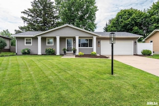 119 S Park View Dr, Eldridge, IA 52748