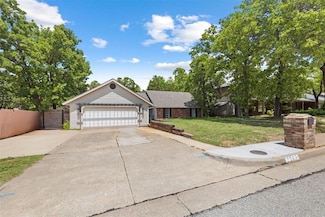 2213 Coachlight Dr, Edmond, OK 73013