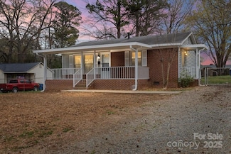 208 Tomberlin Rd, Mount Holly, NC 28120