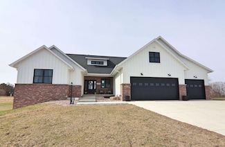 1817 Arboretum Dr, Janesville, WI 53548