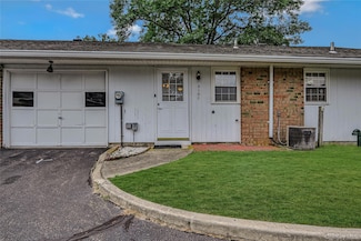 310 Woodbridge Dr, Ridge, NY 11961