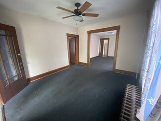 302 S Walsh St, Garrett, IN 46738