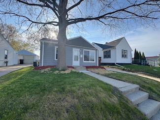 2048 Indiana St, Racine, WI 53405