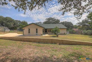 1260 Flaming Oak Dr, New Braunfels, TX 78132