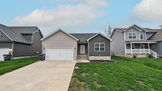 518 Sourwood Dr, Clarksville, TN 37042