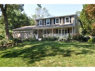 68 Tomahawk Cir, Saunderstown, RI 02874
