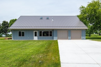 N8568 Seward Dr, Berlin, WI 54923