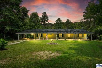 2553 E Half Moon Dr, Clay City, IN 47841