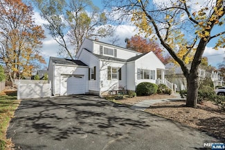 90 Greenway Rd, Glen Rock, NJ 07452