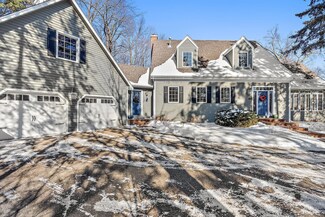 520 Far Hill Rd, Wayzata, MN 55391