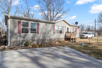 2028 Sunset Dr, Oak Grove, MO 64075
