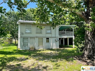 625 S Wells St, Edna, TX 77957