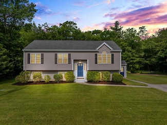 33 Beaver St, Whitman, MA 02382
