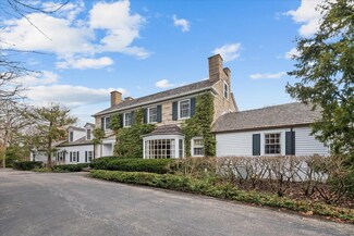 999 E Ringwood Rd S, Lake Forest, IL 60045