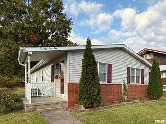 2110 Clay St, Murphysboro, IL 62966