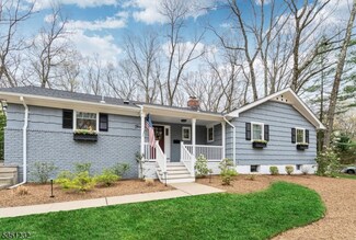 13 E Elbrook Dr, Allendale, NJ 07401