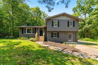671 Main St, Hope Valley, RI 02832