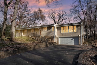 8125 Lea Rd, Bloomington, MN 55438