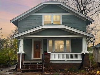 821 16th St SE, Cedar Rapids, IA 52403