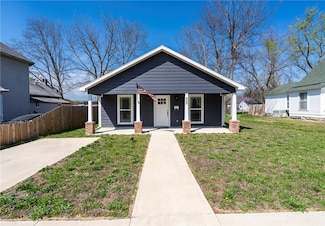 607 E Delaware St, Siloam Springs, AR 72761