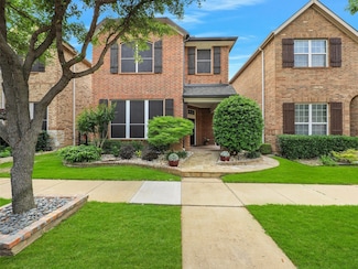 216 Buckingham Ave, Euless, TX 76040