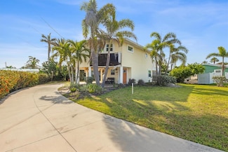 221 85th St, Holmes Beach, FL 34217